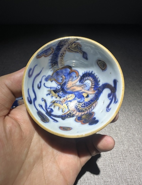 古玩陶瓷青花礬紅龍紋茶碗真品鑒賞圖