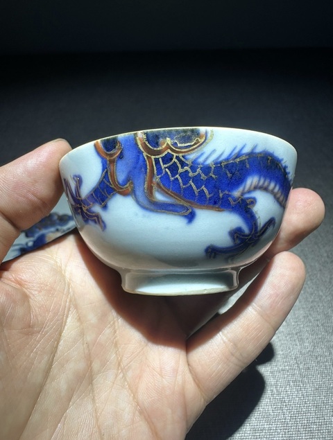 古玩陶瓷青花礬紅龍紋茶碗真品鑒賞圖
