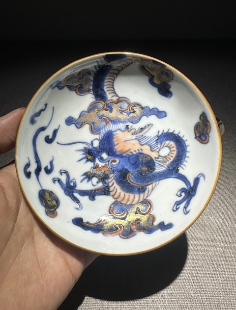 古玩陶瓷青花礬紅龍紋茶碗真品鑒賞圖