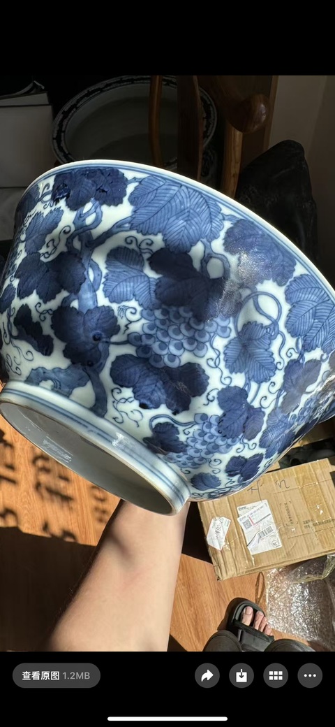 古玩陶瓷清晚期 青花葡萄紋大碗真品鑒賞圖