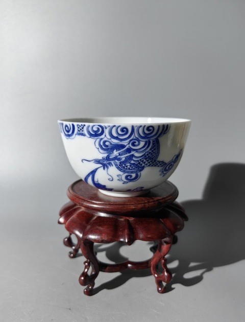 古玩陶瓷青花魚化龍紋碗真品鑒賞圖