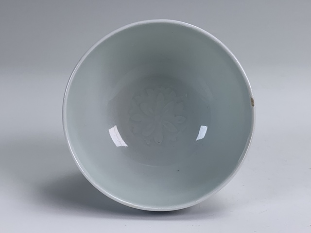 古玩陶瓷清中期·青花暗刻花卉紋杯拍賣,當前價格1128元
