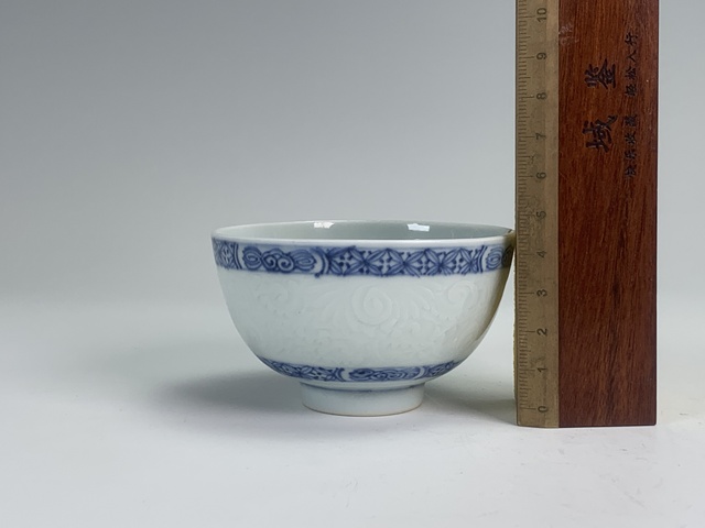 古玩陶瓷清中期·青花暗刻花卉紋杯拍賣,當前價格1128元
