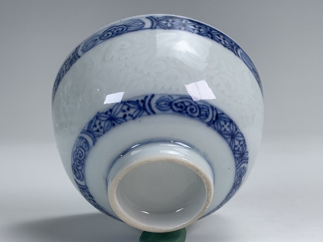 古玩陶瓷清中期·青花暗刻花卉紋杯拍賣,當前價格1128元