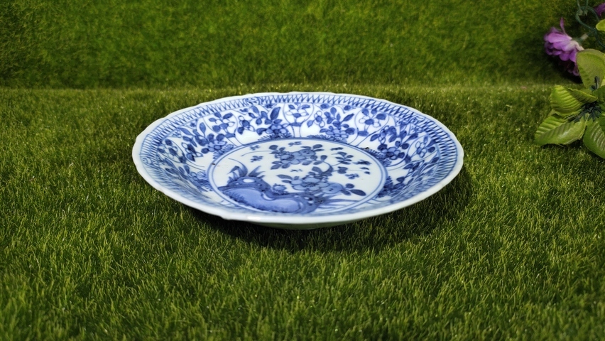 古玩陶瓷清康熙·青花洞石花卉紋花口盤真品鑒賞圖