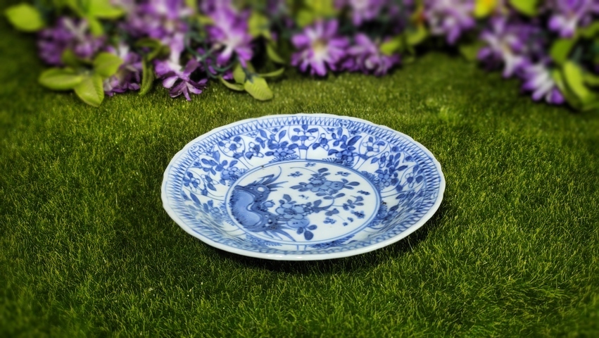 古玩陶瓷清康熙·青花洞石花卉紋花口盤真品鑒賞圖