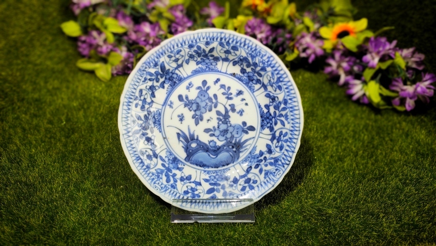 古玩陶瓷清康熙·青花洞石花卉紋花口盤真品鑒賞圖