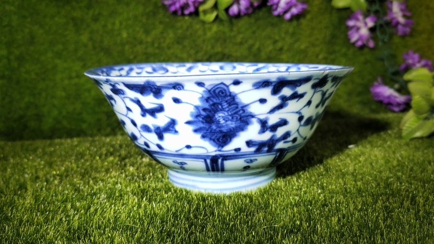 古玩陶瓷清中期·青花纏枝花卉碗真品鑒賞圖