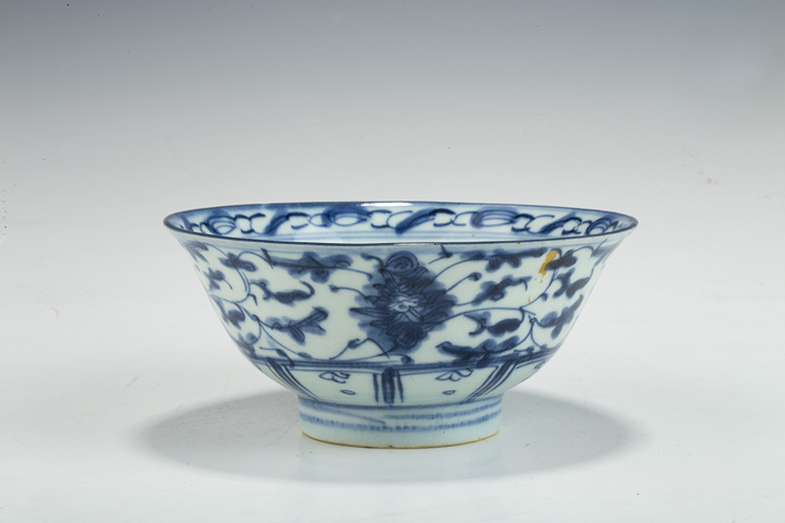 古玩陶瓷清中·青花纏枝花卉紋碗拍賣,當前價格188元