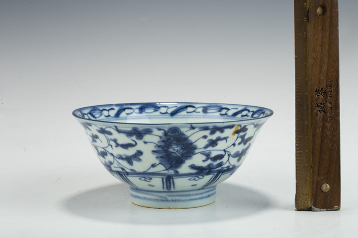 古玩陶瓷清中·青花纏枝花卉紋碗拍賣,當前價格188元
