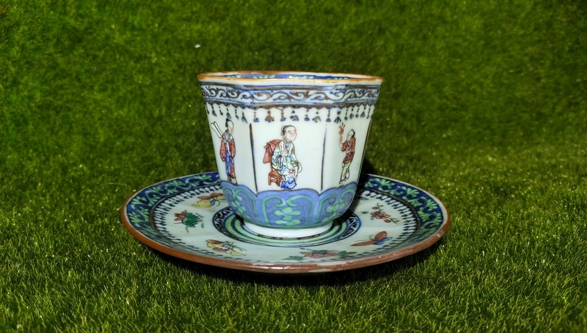 古玩陶瓷清中晚·藍料彩粉彩暗春宮人物紋杯碟一套真品鑒賞圖