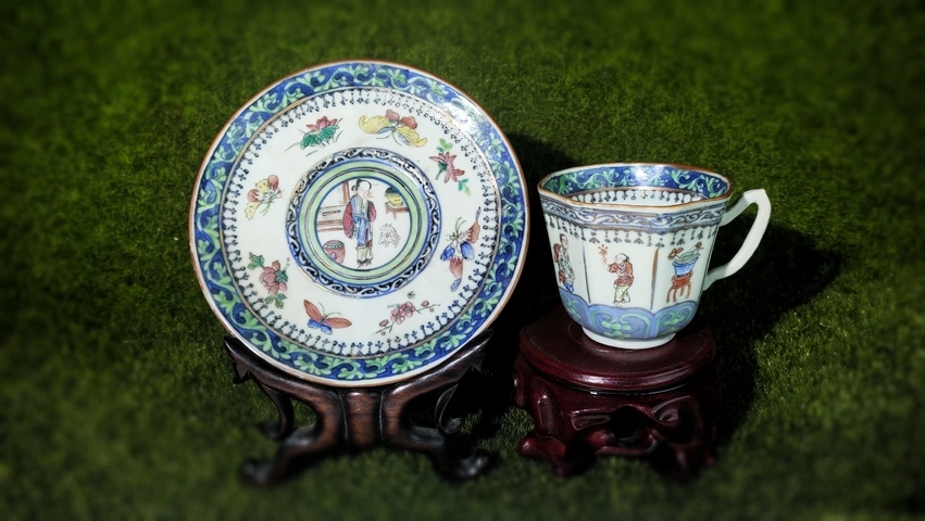 古玩陶瓷清中晚·藍料彩粉彩暗春宮人物紋杯碟一套真品鑒賞圖