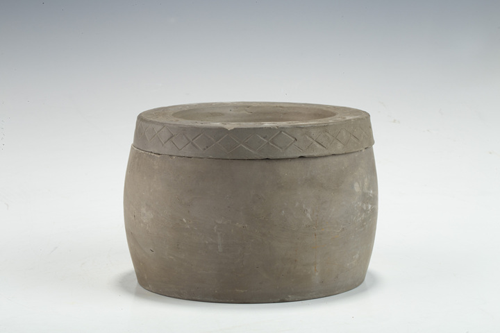 古玩陶瓷民國·許元順造蟋蟀盆
真品鑒賞圖