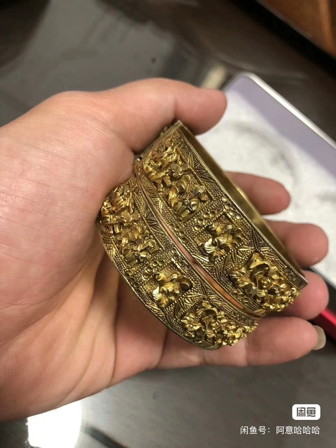 古玩雜項(xiàng)浮雕手鐲真品鑒賞圖