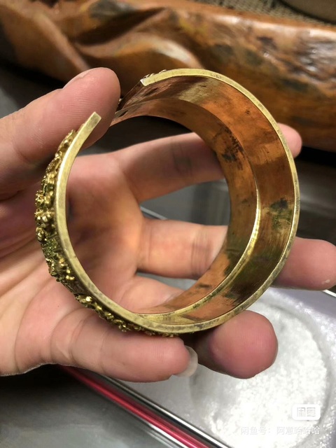 古玩雜項(xiàng)浮雕手鐲真品鑒賞圖