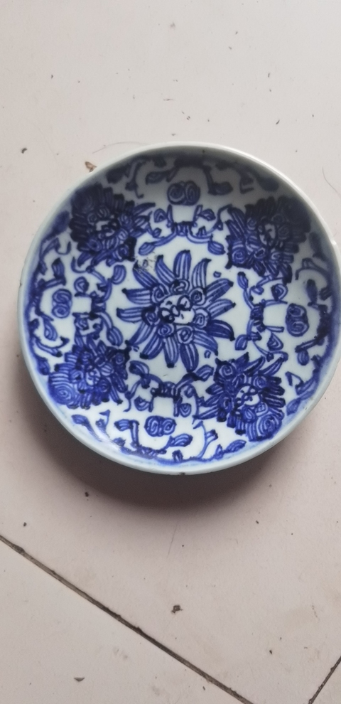 古玩陶瓷花卉紋青花盤真品鑒賞圖