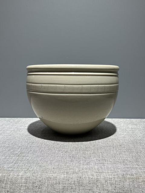 古玩陶瓷白釉刻花缸真品鑒賞圖