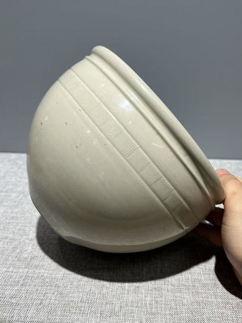 古玩陶瓷白釉刻花缸真品鑒賞圖
