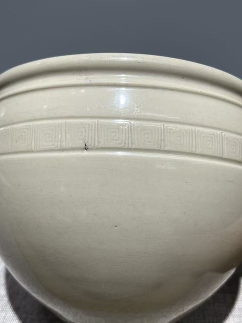 古玩陶瓷白釉刻花缸真品鑒賞圖
