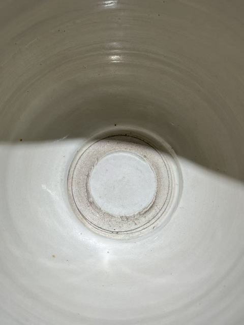 古玩陶瓷白釉刻花缸真品鑒賞圖