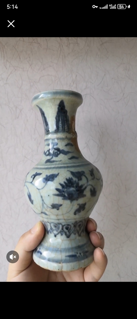 古玩陶瓷景德鎮(zhèn)青花纏枝花卉紋盤口瓶真品鑒賞圖