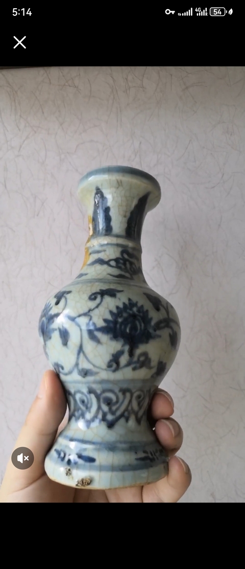 古玩陶瓷景德鎮(zhèn)青花纏枝花卉紋盤口瓶真品鑒賞圖