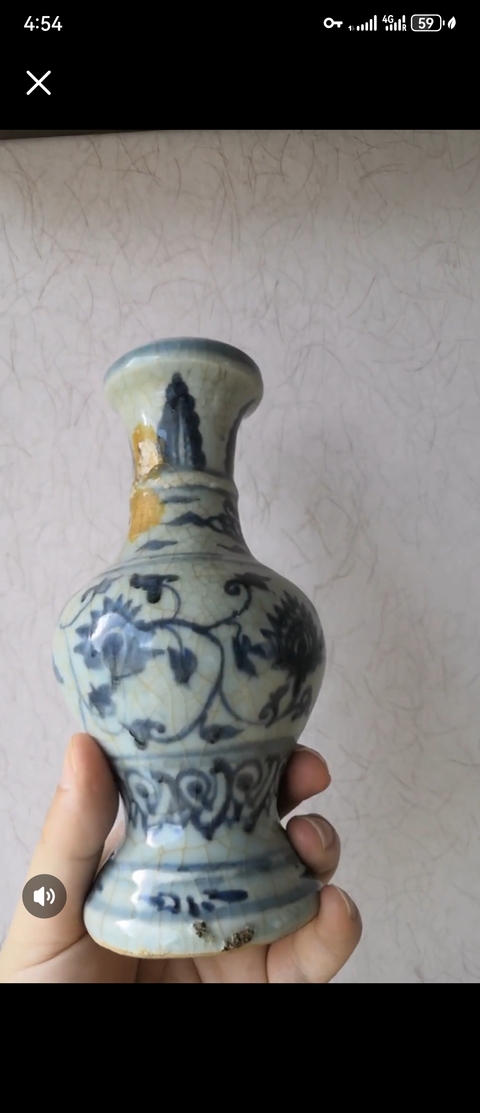 古玩陶瓷景德鎮(zhèn)青花纏枝花卉紋盤口瓶真品鑒賞圖