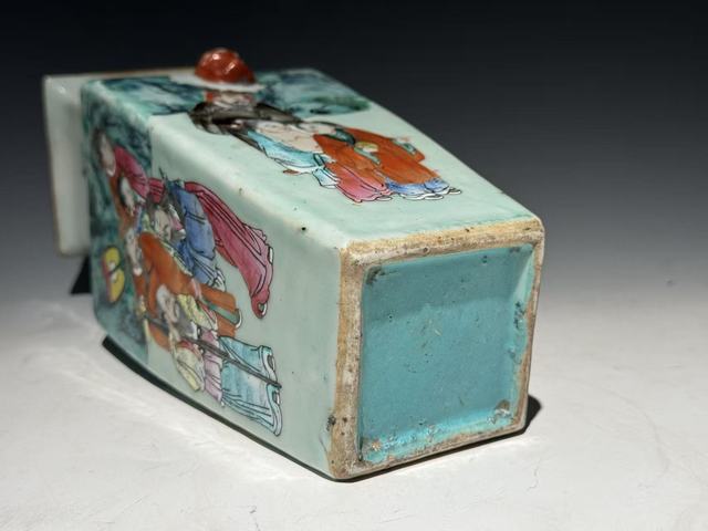 古玩陶瓷四方人物瓶真品鑒賞圖