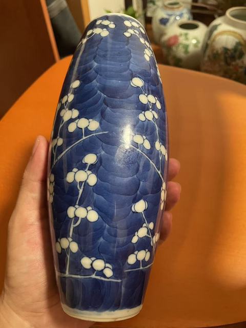 古玩陶瓷青花冰梅紋橄欖瓶真品鑒賞圖