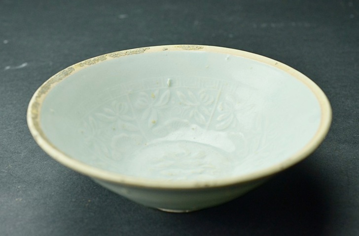 古玩陶瓷宋代影青芒口圈足覆燒工藝印花碗真品鑒賞圖