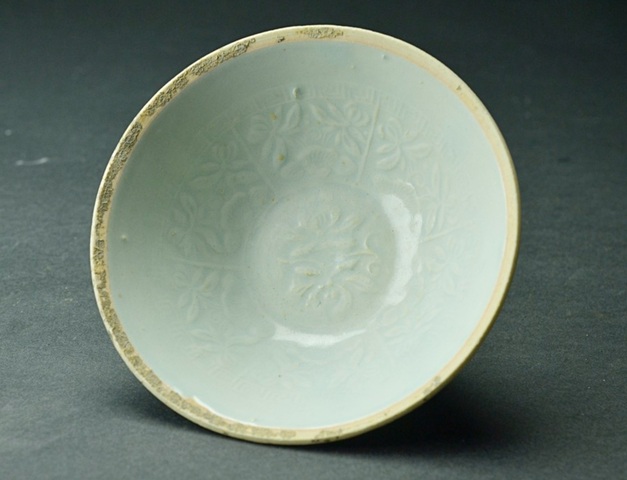 古玩陶瓷宋代影青芒口圈足覆燒工藝印花碗真品鑒賞圖