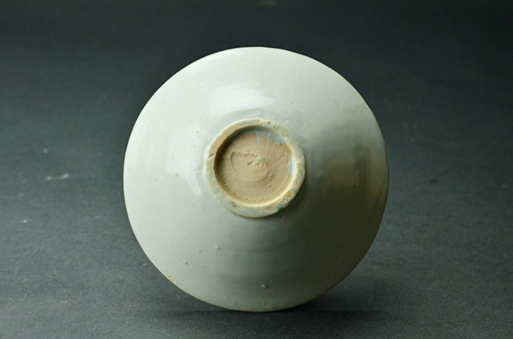 古玩陶瓷宋代影青芒口圈足覆燒工藝印花碗真品鑒賞圖