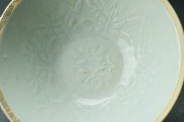 古玩陶瓷宋代影青芒口圈足覆燒工藝印花碗真品鑒賞圖