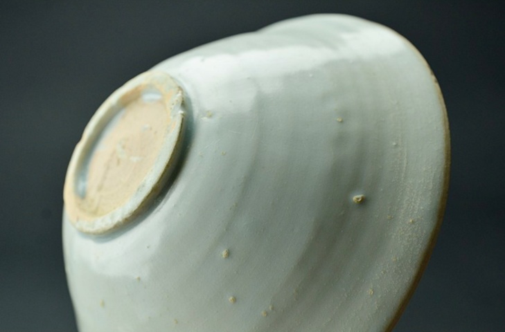 古玩陶瓷宋代影青芒口圈足覆燒工藝印花碗真品鑒賞圖