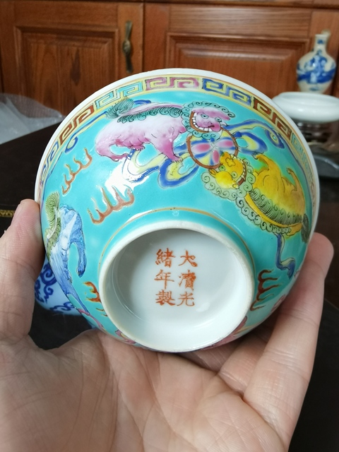 古玩陶瓷松石綠粉彩獅紋茶碗真品鑒賞圖