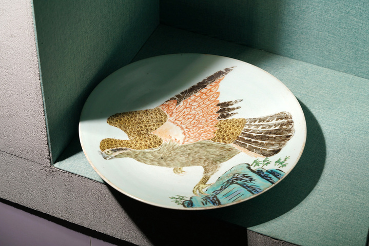古玩陶瓷粉彩花鳥紋盤真品鑒賞圖