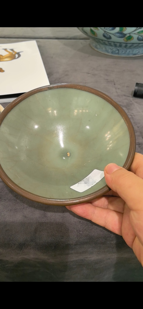 古玩陶瓷龍泉窯青釉碗真品鑒賞圖