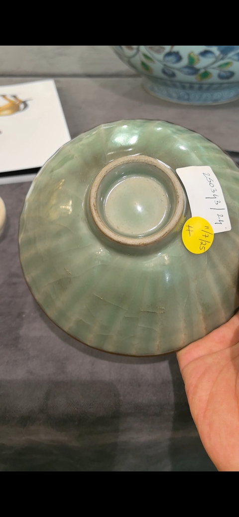 古玩陶瓷龍泉窯青釉碗真品鑒賞圖