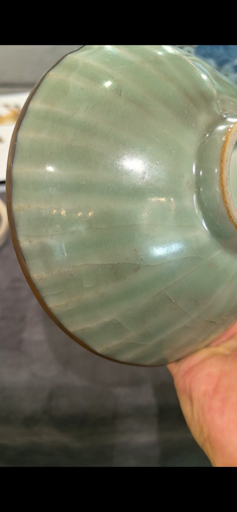 古玩陶瓷龍泉窯青釉碗真品鑒賞圖