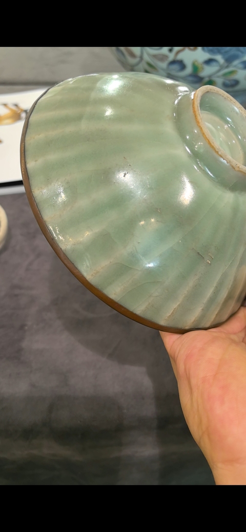 古玩陶瓷龍泉窯青釉碗真品鑒賞圖