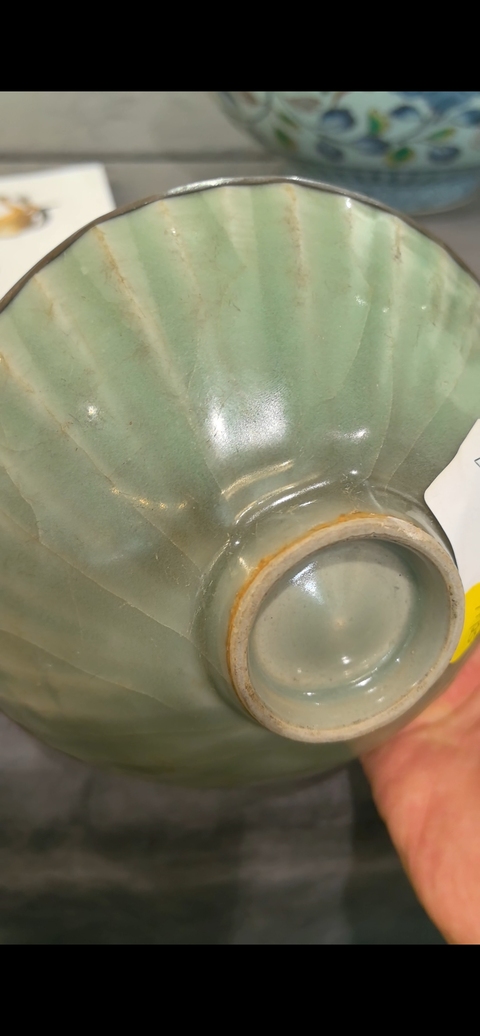 古玩陶瓷龍泉窯青釉碗真品鑒賞圖