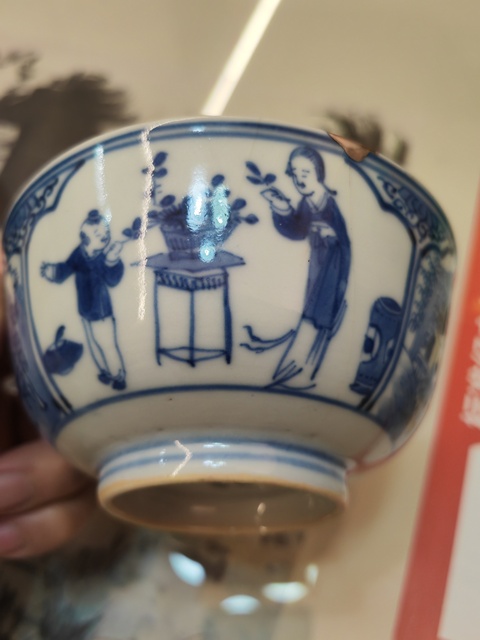 古玩陶瓷人物花鳥紋青花碗真品鑒賞圖