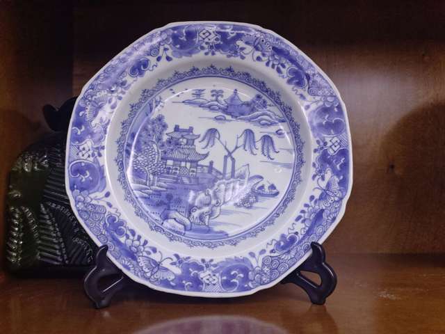 古玩陶瓷青花山水亭臺樓閣紋盤拍賣,當前價格1800元