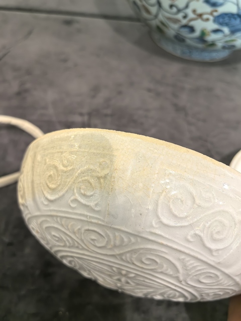 古玩陶瓷德化窯印花白釉蓋盒真品鑒賞圖