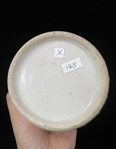 古玩陶瓷五彩花卉紋蓋罐真品鑒賞圖