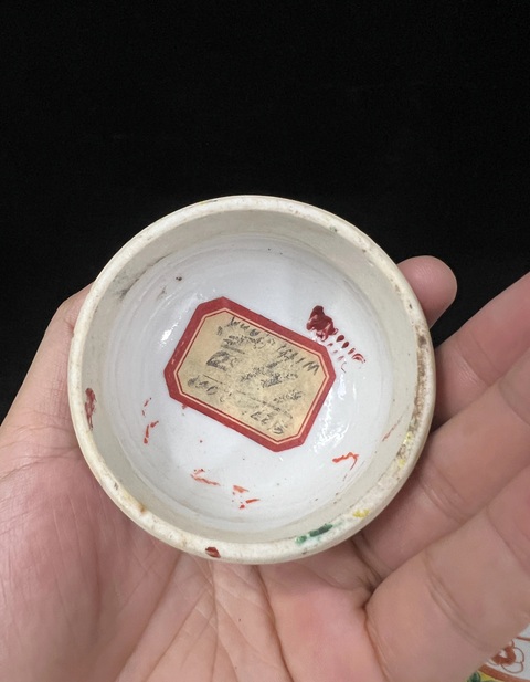 古玩陶瓷五彩花卉紋蓋罐真品鑒賞圖