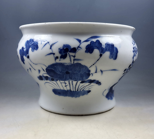 古玩陶瓷花卉紋青花馬蹄尊真品鑒賞圖