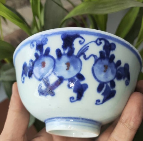 古玩陶瓷青花釉里紅三多紋茶碗真品鑒賞圖