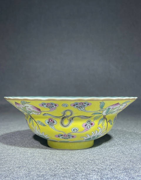 古玩陶瓷桃紋粉彩折腰碗真品鑒賞圖