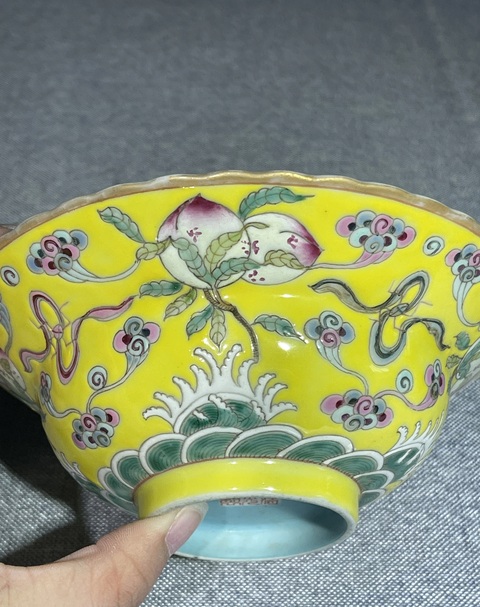 古玩陶瓷桃紋粉彩折腰碗真品鑒賞圖